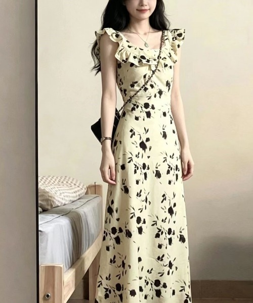 LUCPY(ラクピー)の「フラワープリントフリルワンピース(ワンピース・レディース・ホワイト・XX-LARGE/X-LARGE/LARGE/MEDIUM)」の1枚目の写真