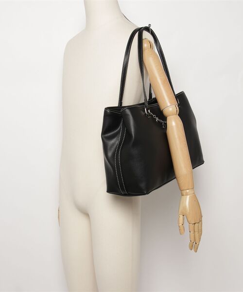 Guess（ゲス）の「ANGELICA Carryall（トートバッグ・レディース・ブラウン/ブラック・ONE SIZE）」の3枚目の写真