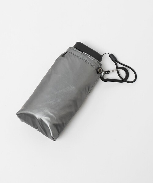 UNITED ARROWS(ユナイテッドアローズ)の「<GODO DESIGN>POCKESOL/晴雨兼用 折りたたみ傘(長傘・メンズ・ブラック/シルバー・FREE)」の1枚目の写真
