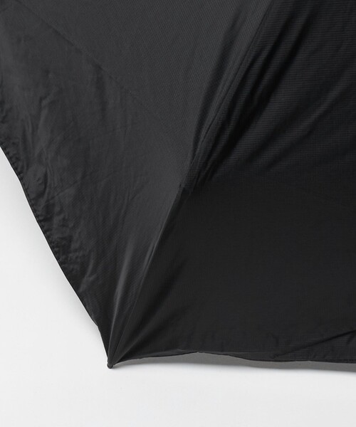 UNITED ARROWS(ユナイテッドアローズ)の「<GODO DESIGN>POCKESOL/晴雨兼用 折りたたみ傘(長傘・メンズ・ブラック/シルバー・FREE)」の17枚目の写真