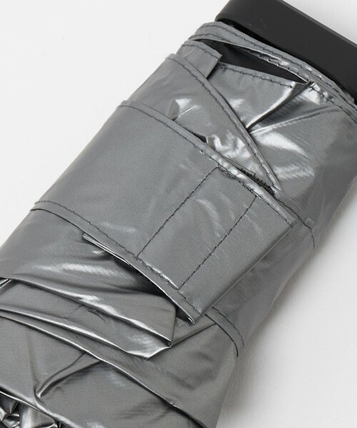 UNITED ARROWS(ユナイテッドアローズ)の「<GODO DESIGN>POCKESOL/晴雨兼用 折りたたみ傘(長傘・メンズ・ブラック/シルバー・FREE)」の3枚目の写真