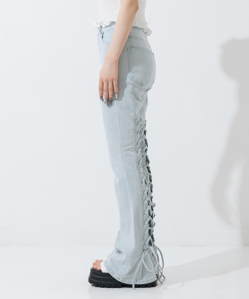 ANAP(アナップ)の「バックレースアップ ストレッチ フレアデニムパンツ(デニムパンツ・レディース・ブルー/ライトブルー・S/M)」の17枚目の写真
