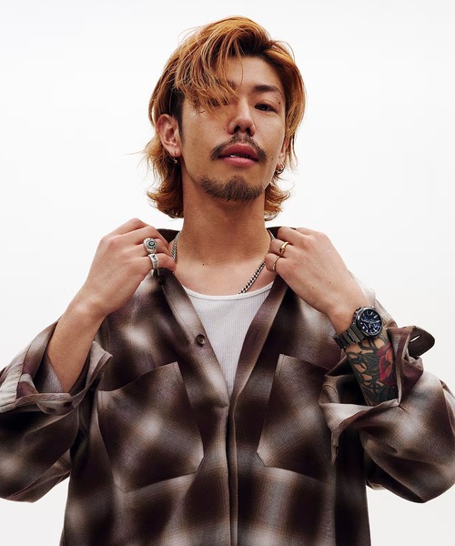 G-SHOCK(ジーショック)の「G-SHOCK/ジーショック 腕時計 G-STEEL GST-B1000BD-2AJF(アナログ腕時計・メンズ・ブラック×ブルー・FREE)」の2枚目の写真