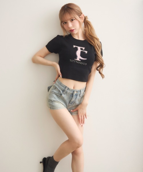 TITTY&CO.(ティティーアンドコー)の「ラインストーンロゴコンパクトTee(Tシャツ/カットソー・レディース・ホワイト/ブラック/グレー・FREE)」の19枚目の写真