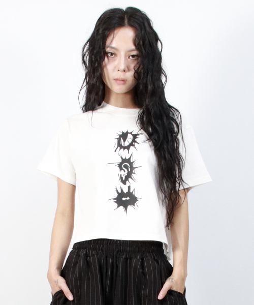 DEMARC(ドゥマーク)の「eerie graphic crop short sleeve tee white(Tシャツ/カットソー・レディース・ホワイト・MEDIUM/LARGE)」の3枚目の写真
