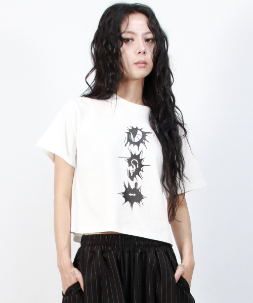 DEMARC(ドゥマーク)の「eerie graphic crop short sleeve tee white(Tシャツ/カットソー・レディース・ホワイト・MEDIUM/LARGE)」の4枚目の写真