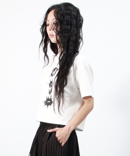 DEMARC(ドゥマーク)の「eerie graphic crop short sleeve tee white(Tシャツ/カットソー・レディース・ホワイト・MEDIUM/LARGE)」の5枚目の写真