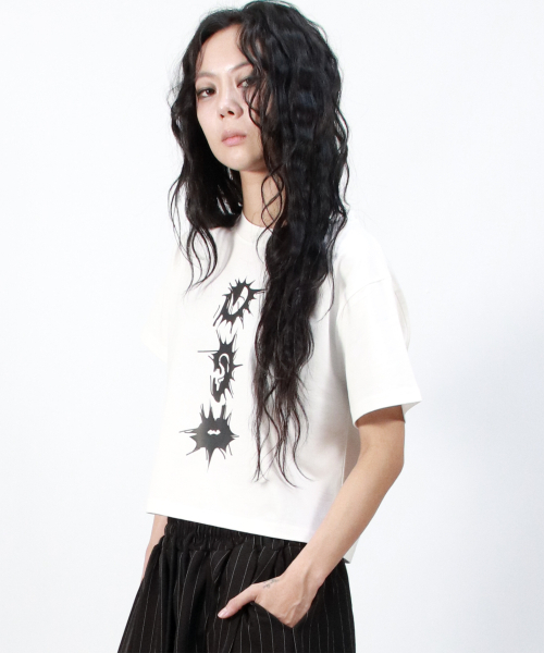 DEMARC(ドゥマーク)の「eerie graphic crop short sleeve tee white(Tシャツ/カットソー・レディース・ホワイト・MEDIUM/LARGE)」の6枚目の写真