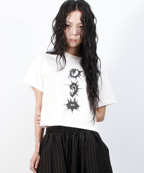 DEMARC(ドゥマーク)の「eerie graphic crop short sleeve tee white(Tシャツ/カットソー・レディース・ホワイト・MEDIUM/LARGE)」の7枚目の写真