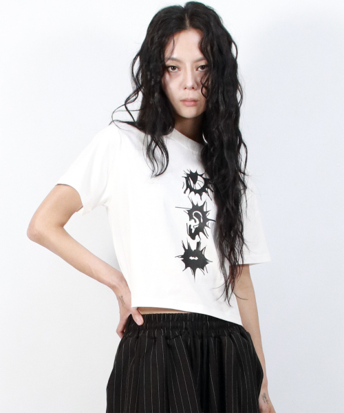 DEMARC(ドゥマーク)の「eerie graphic crop short sleeve tee white(Tシャツ/カットソー・レディース・ホワイト・MEDIUM/LARGE)」の9枚目の写真