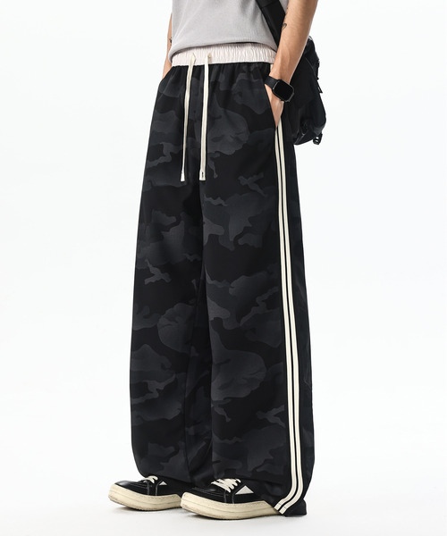 neos（ネオス）の「【neos】カモフラ柄 シャカシャカ サイドライン トラックパンツ ワイドパンツ メンズ レディース ルーズシルエット イージーパンツ ユニセックス（スウェットパンツ・メンズ・ホワイト/ブラック・MEDIUM/LARGE/X-LARGE）」の4枚目の写真