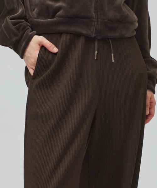 TIGORA(ティゴラ)の「ティゴラ TIGORA 撥水ストレッチリブワイドパンツ(その他パンツ・レディース・ダークブラウン/ベージュ・L/M/S/XL)」の16枚目の写真