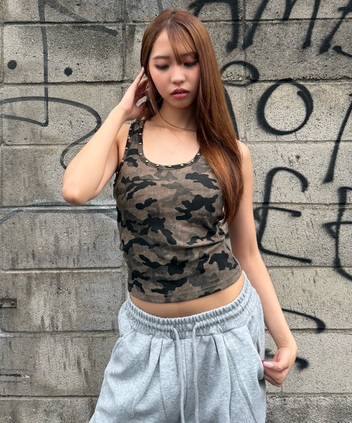 mindseeker girls(マインドシーカーガールズ)の「Studded Camouflage Tank Top / スタッズ付きカモフラージュタンクトップ(タンクトップ・レディース・グレー/カーキ・FREE)」の4枚目の写真