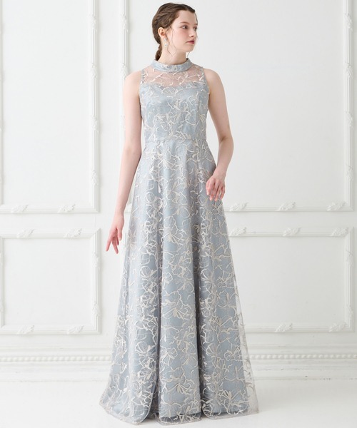 AIMER(エメ)の「【WEB限定】演奏会用ビオラフラワーモチーフスパンコール刺繍レースホルターネックロングドレス(ドレス・レディース・ラベンダー/ブルー系その他/ブラック・MEDIUM/LARGE)」の3枚目の写真