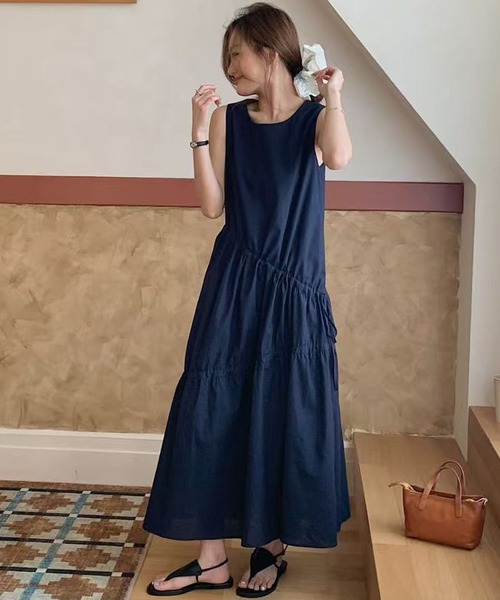DAY CLOSET(デイ クローゼット)の「【シルエット調節可能なドロスト付き/すっきり斜めライン/裏地付き】涼しく軽い着心地。ノースリーブ ラウンドネック ティアード ワンピース レディース(ワンピース・レディース・ネイビー・FREE)」の5枚目の写真