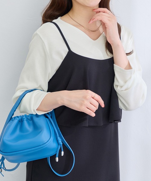 alotta(アロッタ)の「上品きれい見え叶う!柔らかリブ素材ハートネックカットソートップス(Tシャツ/カットソー・レディース・ホワイト/ブルー/ブラック/ネイビー・M/L/LL)」の21枚目の写真