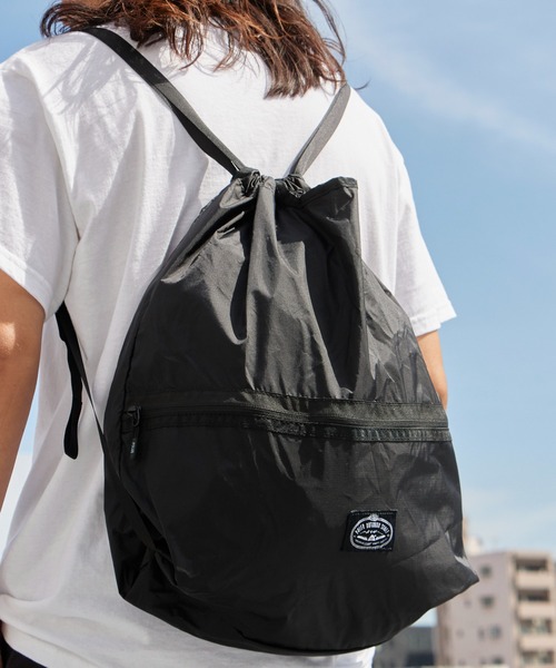POLeR(ポーラー)の「POLeR/ポーラー LIGHT STUFF KNAPSACK リップストップナイロン ブランドタグ ナップサック ポケッタブル デイリー ジム メンズ 2026年夏 夏服(バックパック/リュック・メンズ・ブラック/パープル/イエロー/マルチ・FREE)」の2枚目の写真
