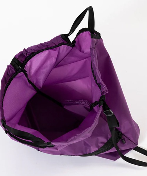 POLeR(ポーラー)の「POLeR/ポーラー LIGHT STUFF KNAPSACK リップストップナイロン ブランドタグ ナップサック ポケッタブル デイリー ジム メンズ 2026年夏 夏服(バックパック/リュック・メンズ・ブラック/パープル/イエロー/マルチ・FREE)」の8枚目の写真