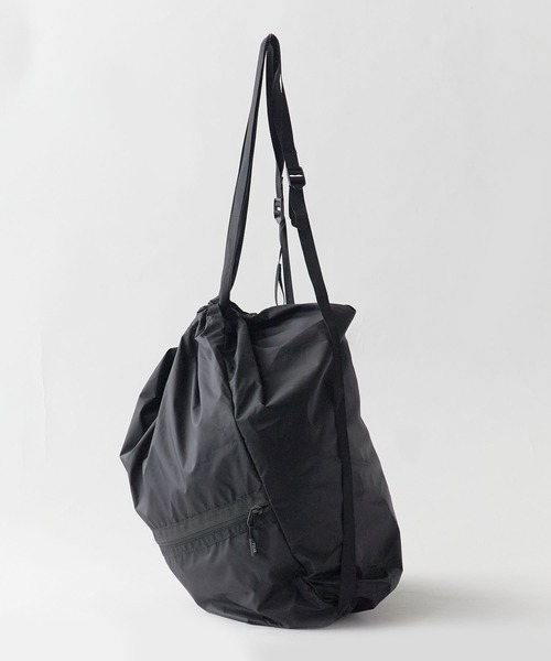 POLeR(ポーラー)の「POLeR/ポーラー LIGHT STUFF KNAPSACK リップストップナイロン ブランドタグ ナップサック ポケッタブル デイリー ジム メンズ 2026年夏 夏服(バックパック/リュック・メンズ・ブラック/パープル/イエロー/マルチ・FREE)」の6枚目の写真