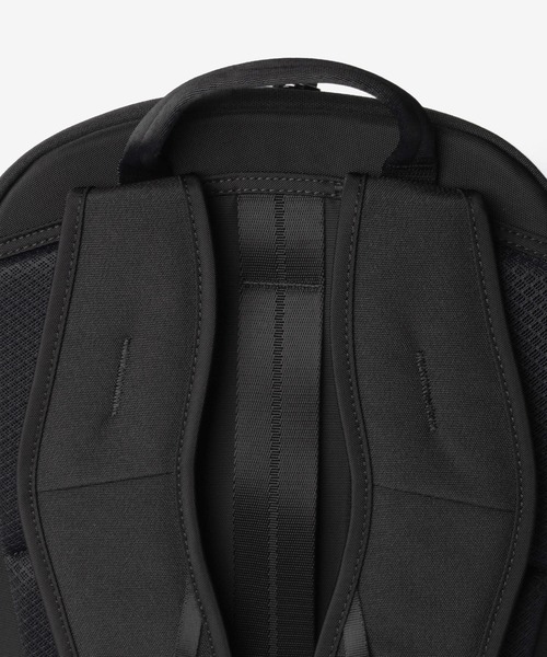 ALPAKA(アルパカ)の「ALPAKA / アルパカ Elements Backpack Pro 撥水/防水 タクティカル バックパック(バックパック/リュック・メンズ・ブラック・FREE)」の16枚目の写真