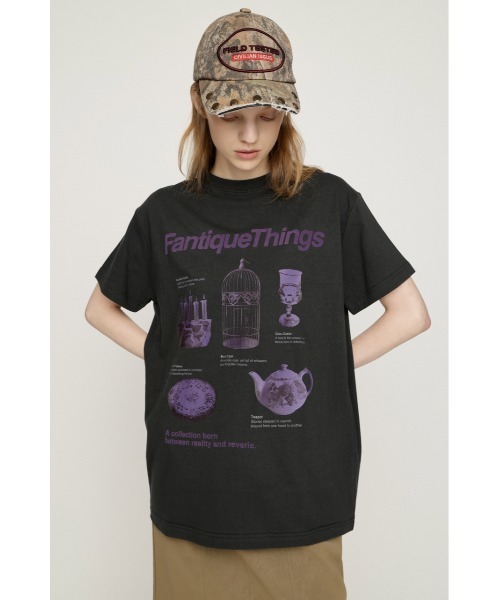 SLY（スライ）の「FANTIQUE THINGS LOGO T/SH ファンティークシングスロゴTシャツ 秋服 冬服（Tシャツ/カットソー・レディース・ホワイト/ライトブラック/杢グレー/レッド・2/1）」の2枚目の写真