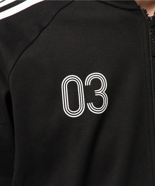 adidas（アディダス）の「オリジナルス ロング丈トラックトップ