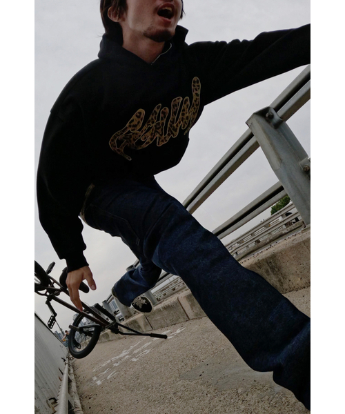 DEINET（ダイニット）の「[GGUM x DEINET] HOODIE IN BLACK（パーカー・レディース・その他・FREE）」の3枚目の写真