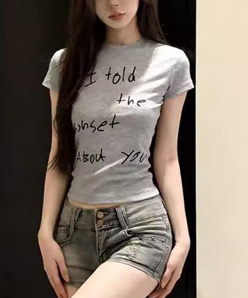 HALEY PESCA（ヘーリーペスカ）の「HALEY PESCA/Y2K レタリングプリント スリムTシャツ（Tシャツ/カットソー・レディース・グレー・SMALL）」の8枚目の写真