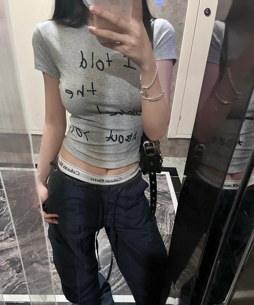 HALEY PESCA（ヘーリーペスカ）の「HALEY PESCA/Y2K レタリングプリント スリムTシャツ（Tシャツ/カットソー・レディース・グレー・SMALL）」の7枚目の写真