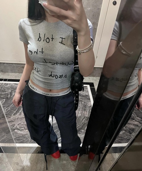 HALEY PESCA（ヘーリーペスカ）の「HALEY PESCA/Y2K レタリングプリント スリムTシャツ（Tシャツ/カットソー・レディース・グレー・SMALL）」の10枚目の写真