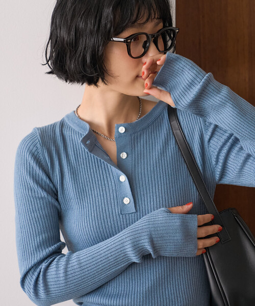FREAK'S STORE(フリークスストア)の「\ シリーズ累計販売数9万枚突破! /ウォッシャブル ヘンリーネックニット/ヘンリーネックロンT(ニット/セーター・レディース・ブルー/ベージュ/ブラック/オフホワイト・フリ-)」の11枚目の写真