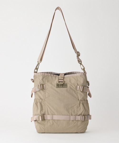 WILD THINGS（ワイルドシングス）の「米軍ラジオバッグモチーフ【WILD THINGS】STORAGE SHOULDER M リップストップナイロン ショルダーバッグ（ショルダーバッグ・レディース・ブラック/ベージュ/カーキ・ONE SIZE）」の2枚目の写真