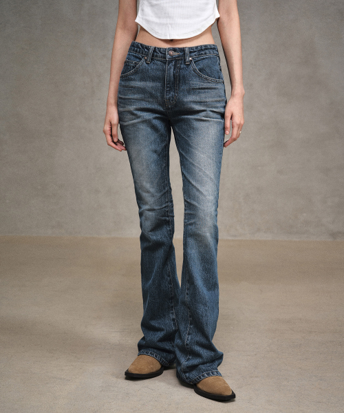 LMOOD WOMEN(エルムード ウーマン)の「(W) ジャンヌフレアデニムフレンチブルー(デニムパンツ・レディース・その他・36)」の4枚目の写真
