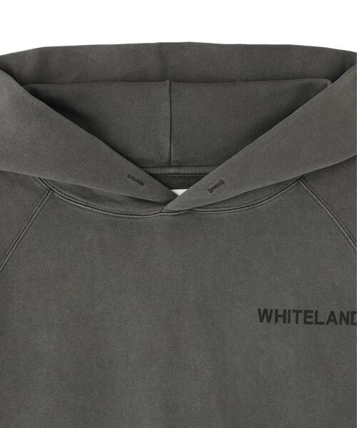 WHITELAND(ホワイトランド)の「【WEB&DEPOT限定】WHITELAND/ホワイトランド/LOGO PIGMENT SWEAT HOODIE(パーカー・メンズ・ベージュ/ブラック・L/M/S)」の4枚目の写真