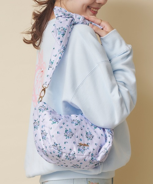 Cath Kidston(キャスキッドソン)の「リボンショルダーバッグ Garden Bouquet(ショルダーバッグ・レディース・サックスブルー/ピンク・FREE)」の4枚目の写真