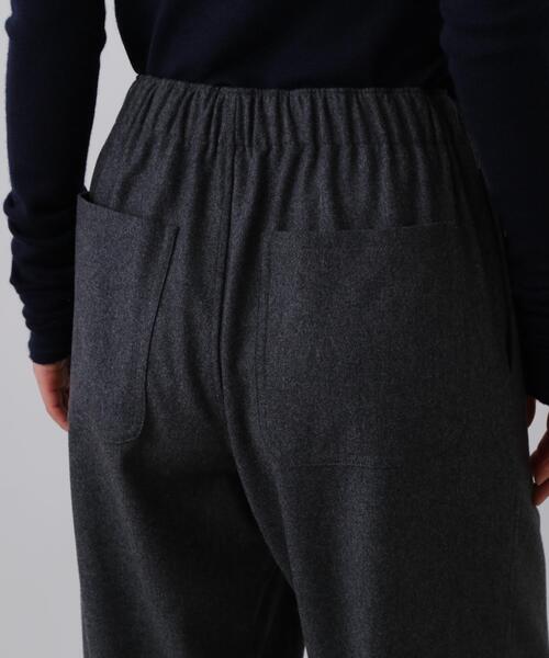 YLEVE（イレーヴ）の「YLEVE / SUPER120's WOOL FLANNEL EASY TROUSERS（その他パンツ・レディース・ネイビー/グレー・1/2）」の10枚目の写真