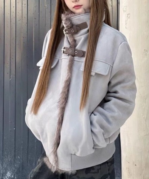 AVYL(アヴィル)の「ダブルネックベルトファートリミングスエードブルゾン(ブルゾン・レディース・グレー/ブラック・M)」の15枚目の写真