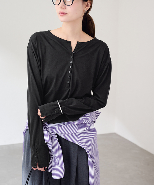 FRAMeWORK(フレームワーク)の「ヘンリーネックロングスリーブ(Tシャツ/カットソー・レディース・ホワイト/アイボリー/ブラック・FREE)」の1枚目の写真