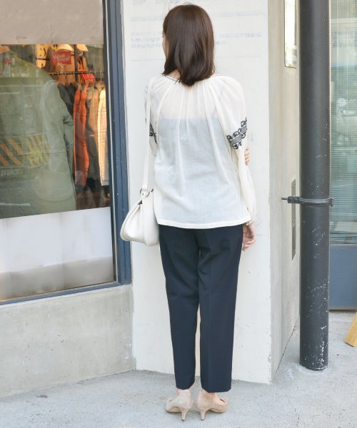 SLOBE IENA(スローブイエナ)の「カラーテーパードパンツ◆(その他パンツ・レディース・ピンク/ベージュ/ネイビー・T38/38/36/40/S36)」の10枚目の写真