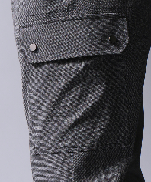 5351 POUR LES HOMMES(ゴーサンゴーイチプールオム)の「ドライピンヘッドイージーカーゴパンツ(カーゴパンツ・メンズ・グレー/ブラック・44/46/48/50)」の8枚目の写真