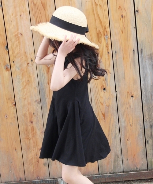 Rora（ローラ）の「ナチュリア タンクワンピース(2color)（ワンピース・キッズ・ブラック/マスタード・120cm/130cm/100cm/110cm/140cm/150cm）」の3枚目の写真