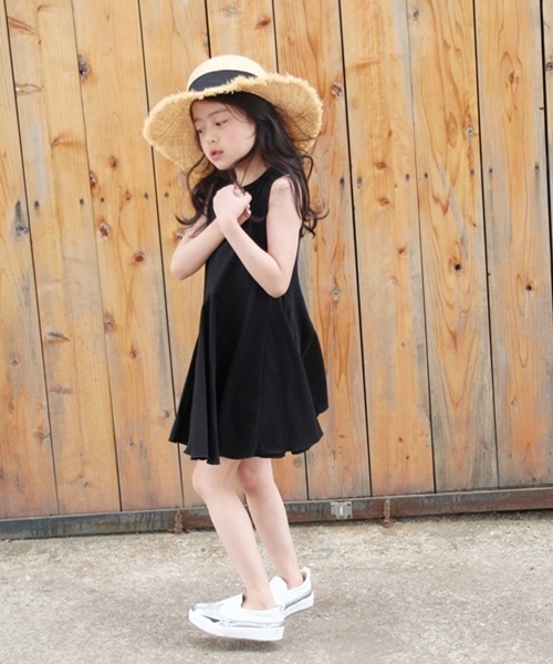 Rora（ローラ）の「ナチュリア タンクワンピース(2color)（ワンピース・キッズ・ブラック/マスタード・120cm/130cm/100cm/110cm/140cm/150cm）」の7枚目の写真