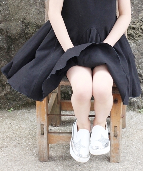 Rora（ローラ）の「ナチュリア タンクワンピース(2color)（ワンピース・キッズ・ブラック/マスタード・120cm/130cm/100cm/110cm/140cm/150cm）」の12枚目の写真