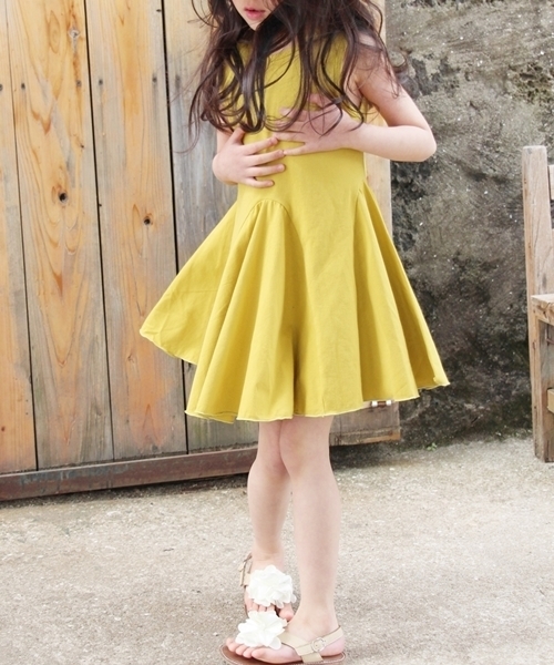 Rora（ローラ）の「ナチュリア タンクワンピース(2color)（ワンピース・キッズ・ブラック/マスタード・120cm/130cm/100cm/110cm/140cm/150cm）」の15枚目の写真