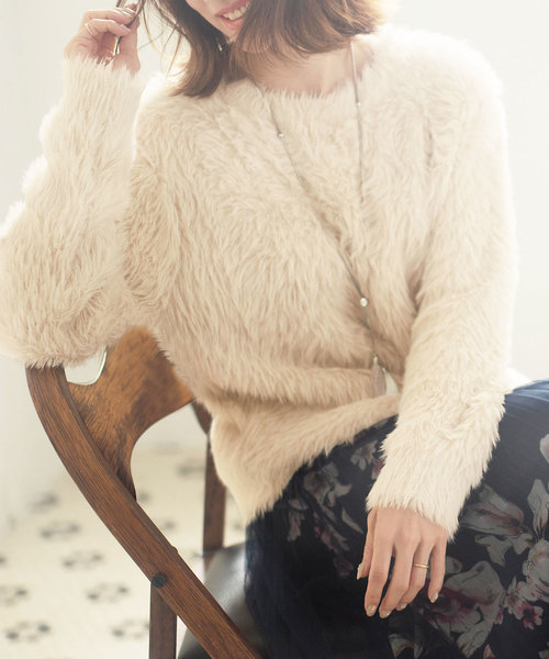 GeeRA(ジーラ)の「なめらかタッチロングシャギーニット(ニット/セーター・レディース・ピンクベージュ/ライトベージュ/ネイビー・MEDIUM/LARGE/X-LARGE/SMALL)」の1枚目の写真
