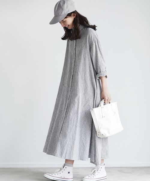 Sunny clouds（サニークラウズ）の「サニークラウズ　ｆｅａｔ．Ｓｈｕｔｔｌｅ　Ｎｏｔｅｓ　ｋａｚｕｍｉのフレアワンピース〈レディース〉（シャツワンピース・レディース・ブラック×ホワイト・MEDIUM/LARGE/X-LARGE/XX-LARGE/NM）」の3枚目の写真