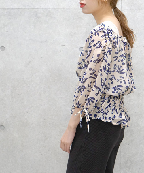 w closet（ダブルクローゼット）の「チェリー柄ウエストシャーリングブラウス（シャツ/ブラウス・レディース・アイボリー/ブラック・FREE）」の22枚目の写真