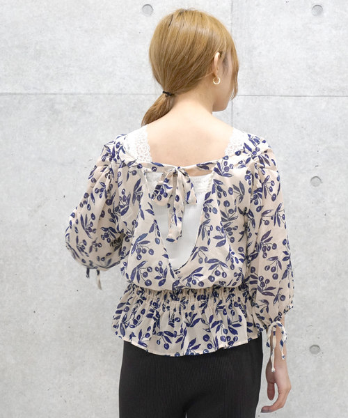 w closet（ダブルクローゼット）の「チェリー柄ウエストシャーリングブラウス（シャツ/ブラウス・レディース・アイボリー/ブラック・FREE）」の19枚目の写真