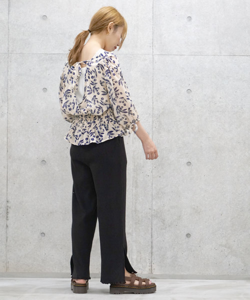 w closet（ダブルクローゼット）の「チェリー柄ウエストシャーリングブラウス（シャツ/ブラウス・レディース・アイボリー/ブラック・FREE）」の8枚目の写真