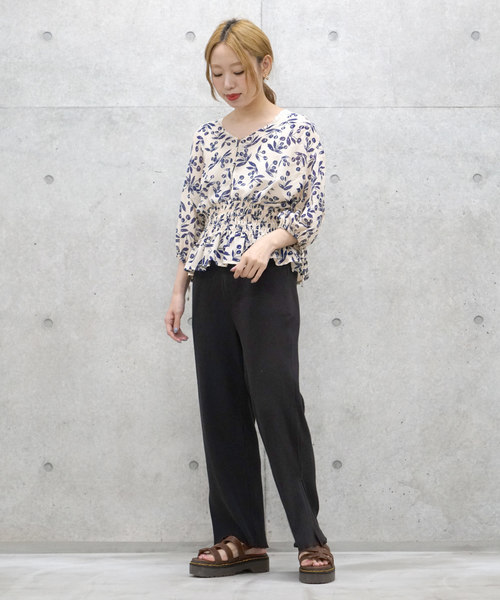 w closet（ダブルクローゼット）の「チェリー柄ウエストシャーリングブラウス（シャツ/ブラウス・レディース・アイボリー/ブラック・FREE）」の6枚目の写真